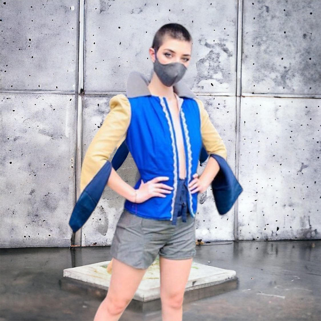 Jacket Renovation Reversible: Un Toque de Elegancia en Azul Añil y Crema pieza sostenible talla XS