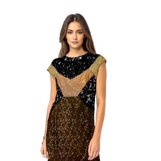 Vestido Elegante de Encaje con Cortes Diversos al Frente pieza sostenible talla XS