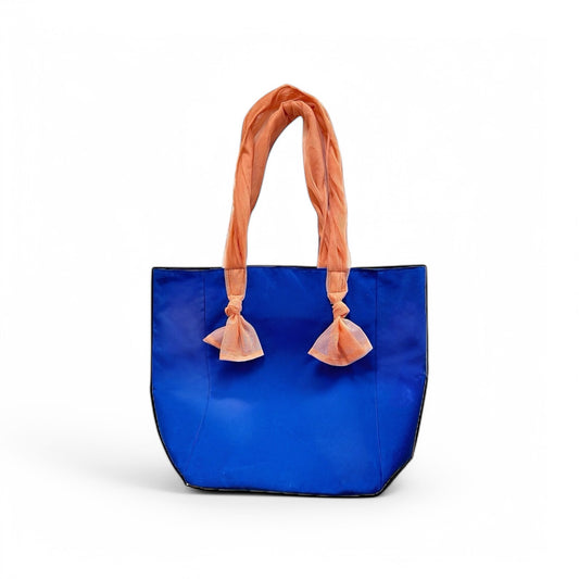 Bolso Azul Añil con Mangos de Nudos en Color Nude - Diseñado por Ruth Yeniria
