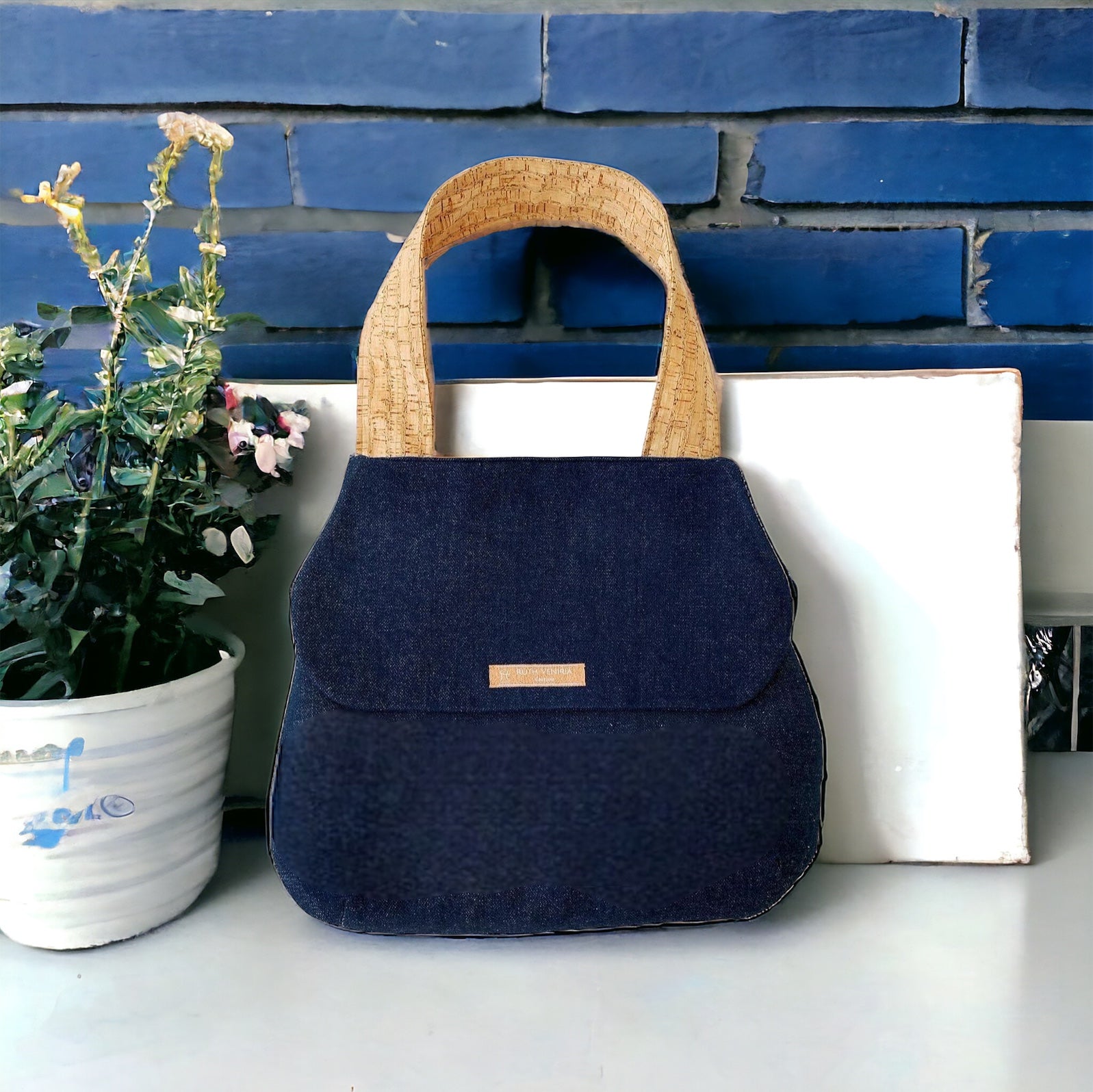 Prenda ‚àö‚à´nica de upcycling creada a partir de ropa preamada