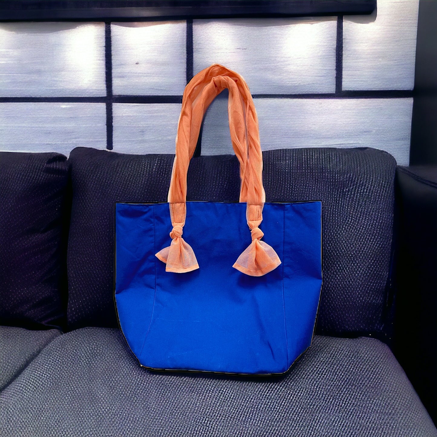 Bolso Azul Añil con Mangos de Nudos en Color Nude - Diseñado por Ruth Yeniria