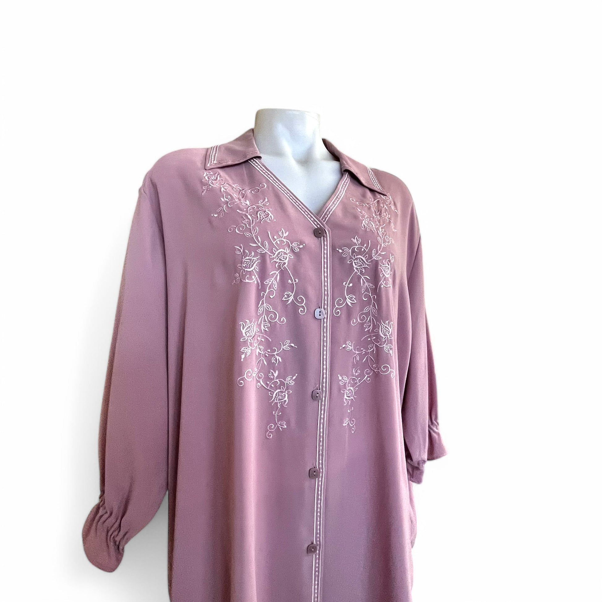 Blusa rosa con bordado al frente pieza sostenible talla Default Title