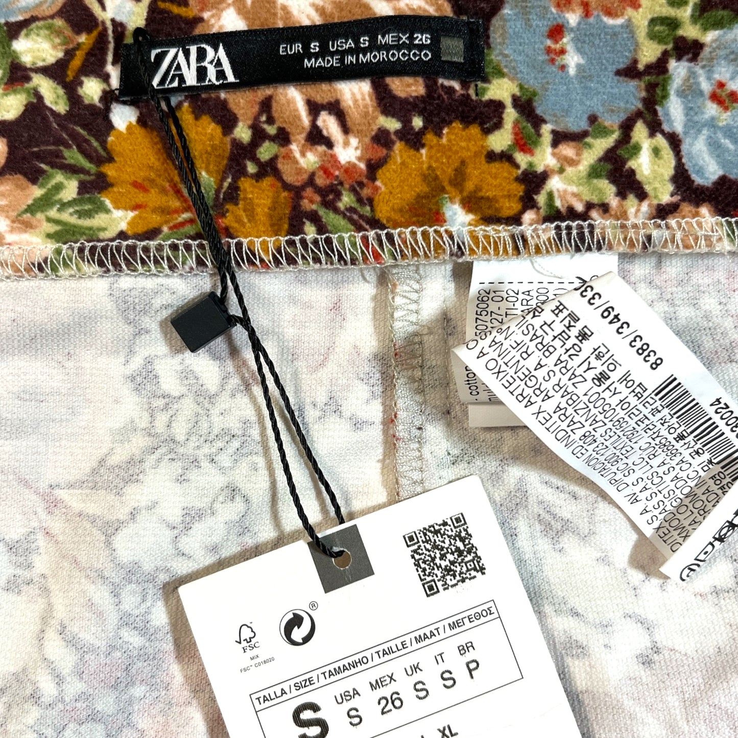 Falda ZARA con Estampado Floral de Rosas y Correa a Juego - Elegancia Natural y Coordinada