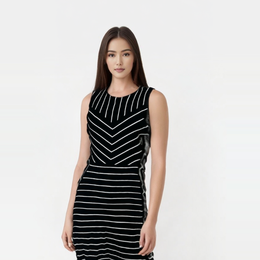 Vestido "Bold Element" de L‚àö‚â†neas Horizontales Negras sobre Fondo Blanco: Elegancia Moderna pieza sostenible talla S