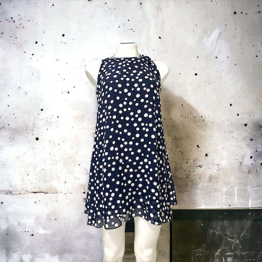 Vestido R&K Polkadot: Frescura y Estilo Sin Límites