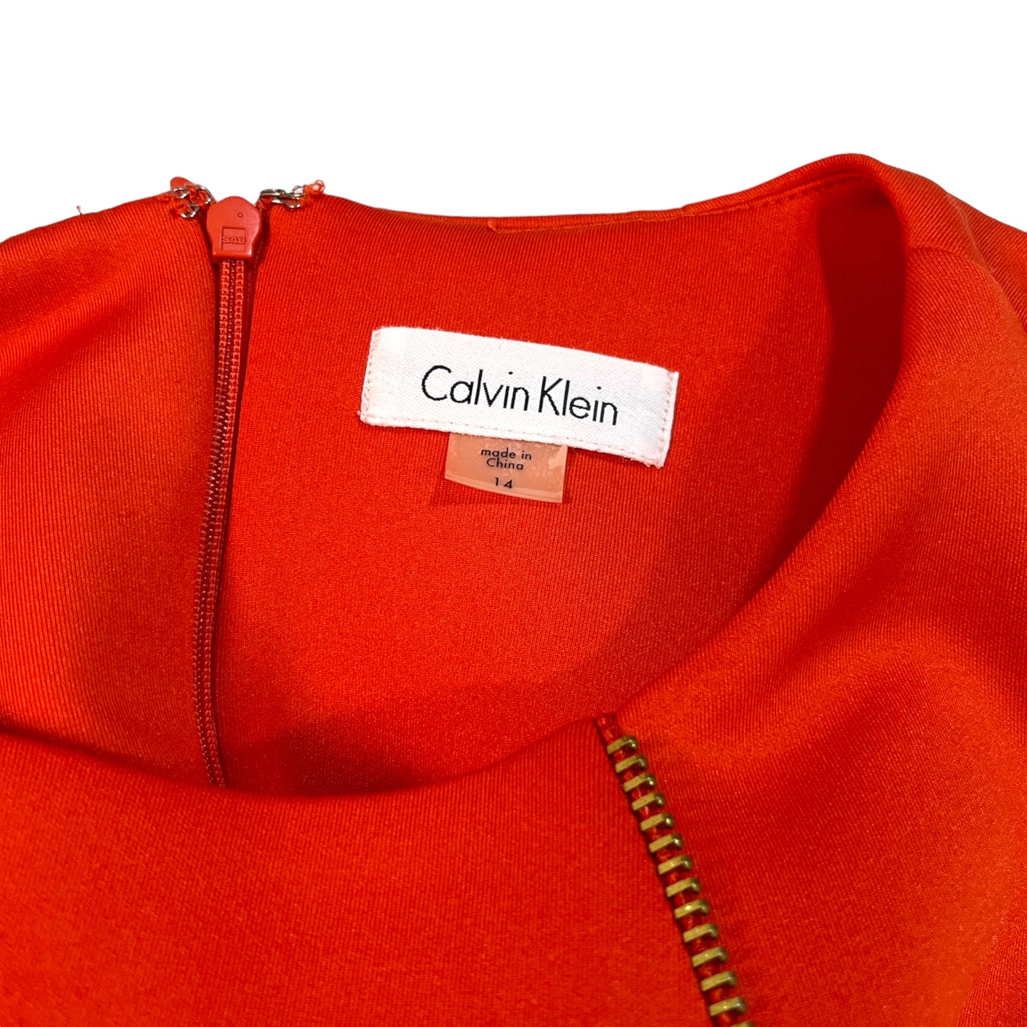 Vestido Sheath Calvin Klein  con Cierre Dorado al Frente - Estilo Moderno y Elegante